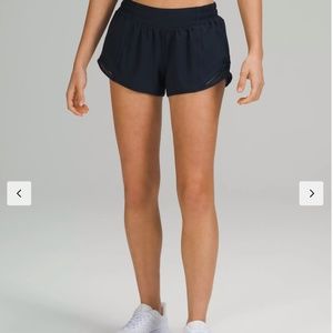 Size 2 Lululemon Black Hotty Hot Low-Rise Lined Short 2.5"